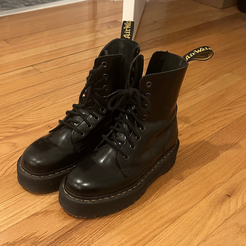 Dr. Martens Black Boots Good Condition 8 women’s / 7 mens size